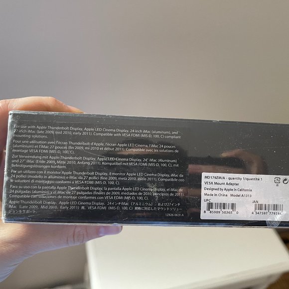 Apple VESA Mount Adapter - Unopened packaging - Picture 2 of 2